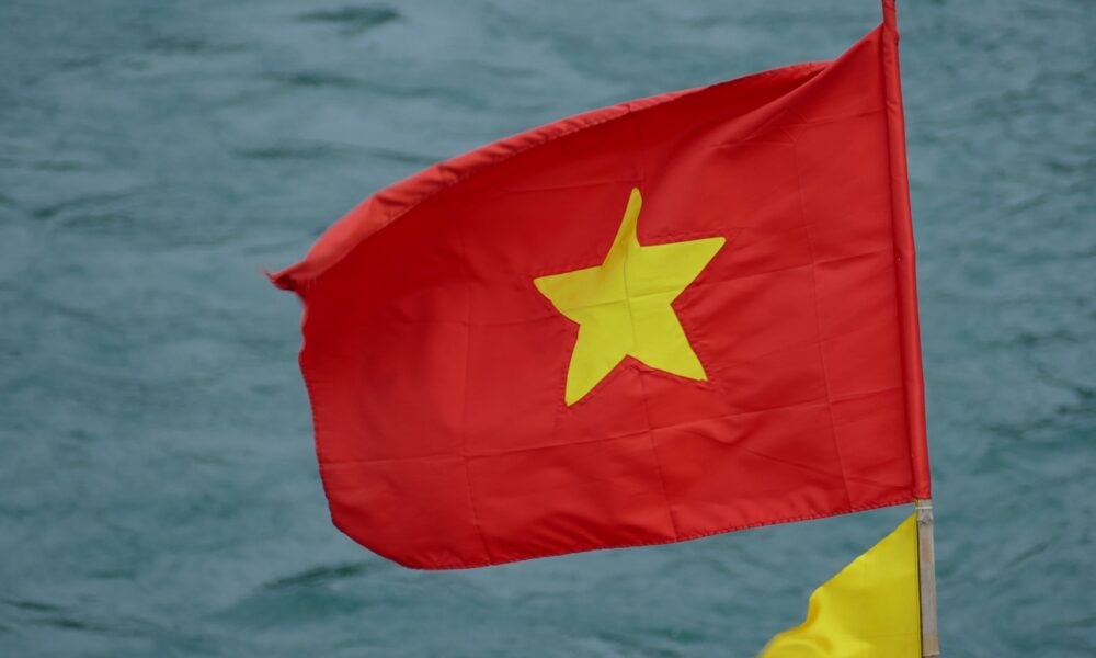 State Bank of Vietnam para investigar, "desarrollar y poner a prueba el uso de la moneda virtual"