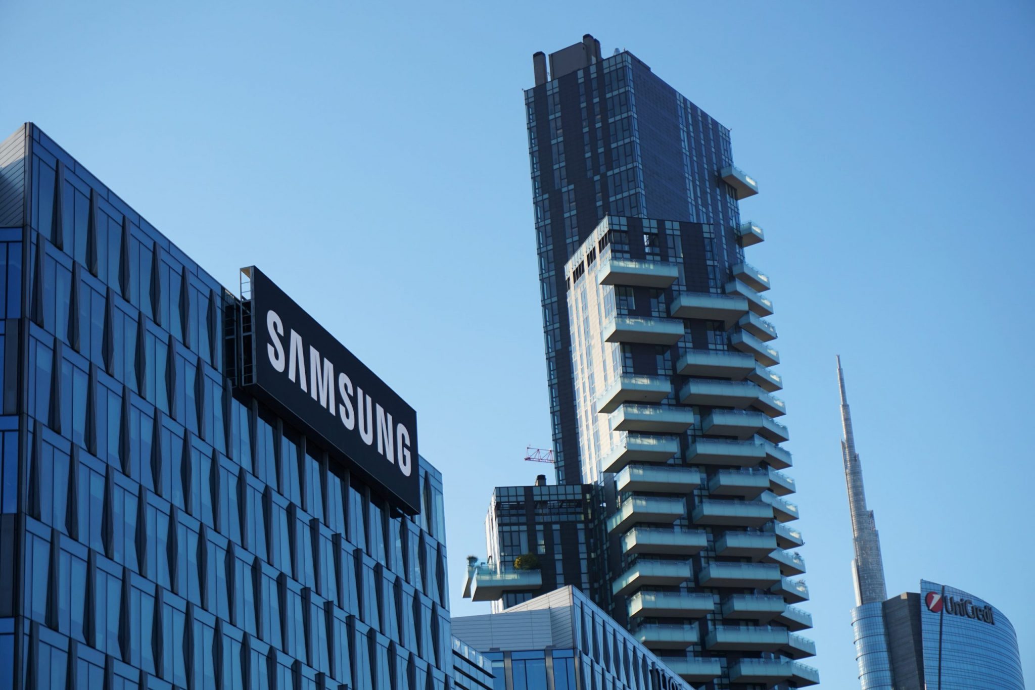 Samsung presenta teléfonos Galaxy S22 en plataforma de metaverso Decentraland