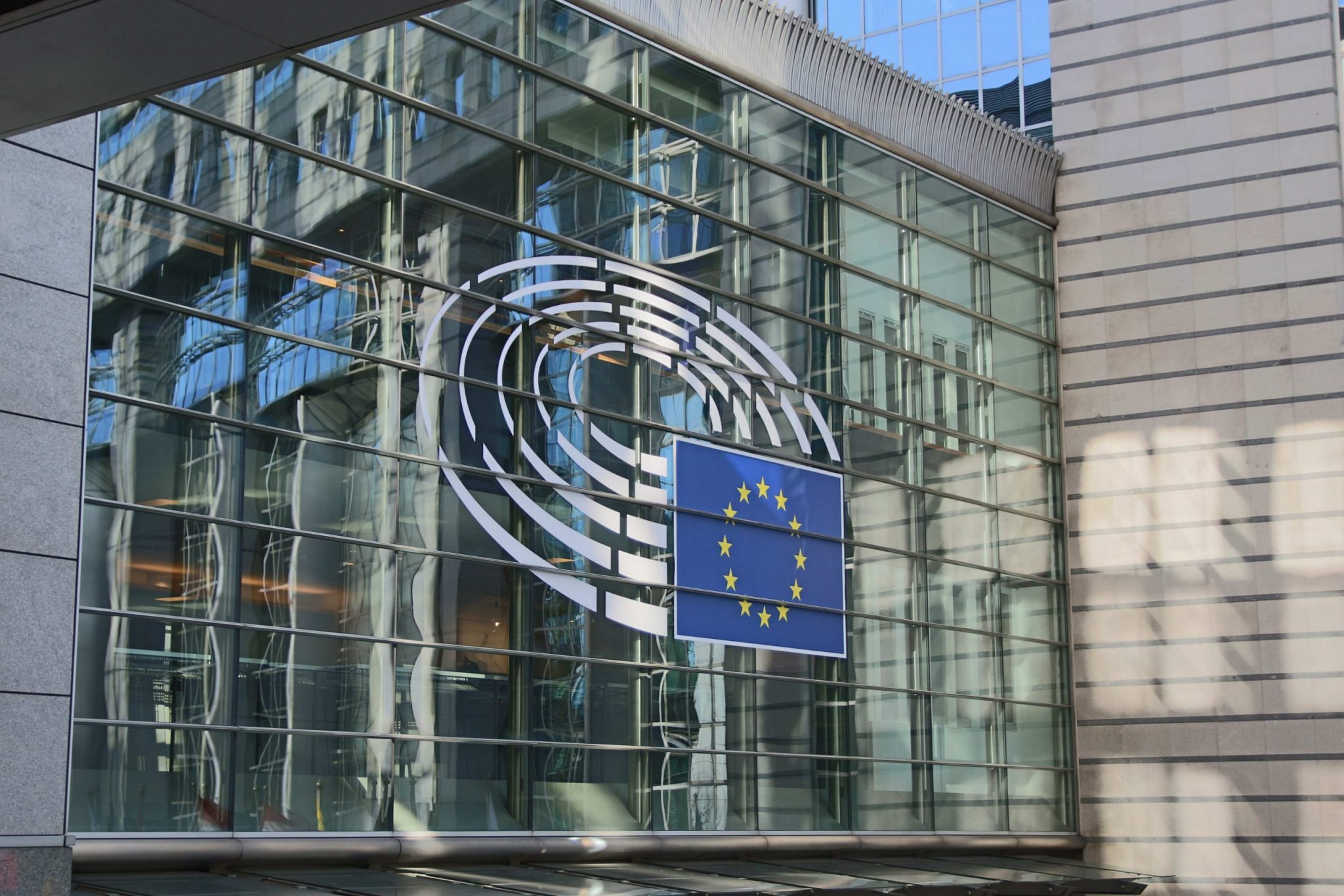 Los reguladores europeos advierten contra la compra de criptomonedas;  los llama "altamente riesgosos"